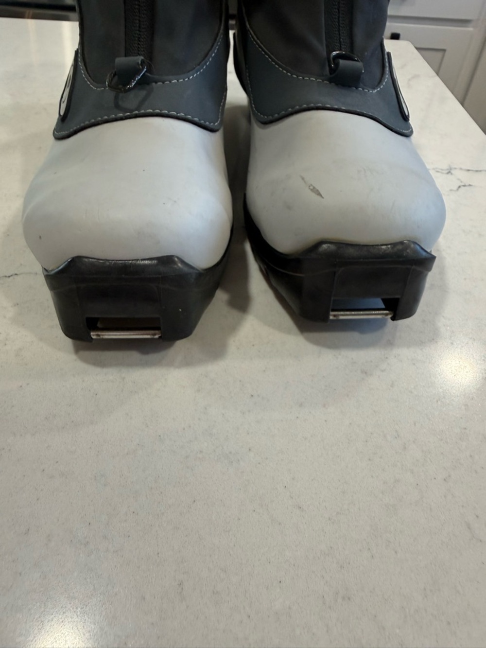 Women’s Salomon Waterproof Hiking Boots Size 7 Gray/Black Trail Outdoor Shoes - Picture 9 of 15